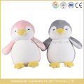 Joli jouet en peluche de pingouin rose